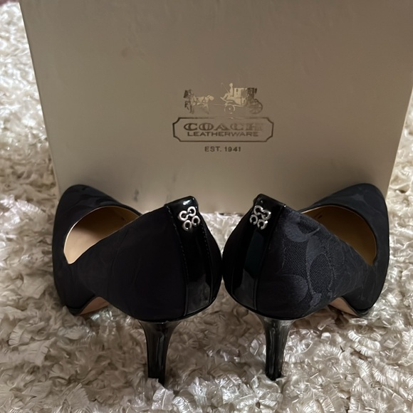 Black gently worn Coach pumps size 8.5 - Picture 3 of 3